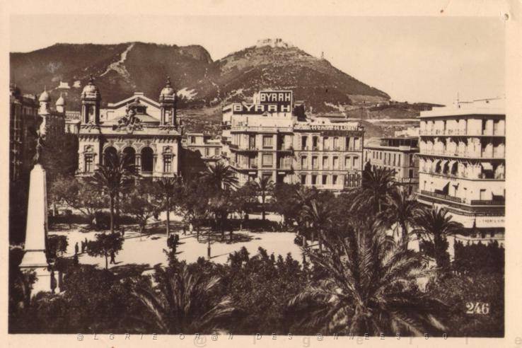 008  SERIE ORAN  246 PLACE FOCH ET LE THEATRE.JPG